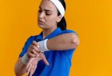Dor no cotovelo esquerdo que irradia para a mão