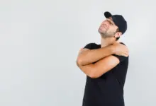 Fiz infiltração no ombro e continua doendo