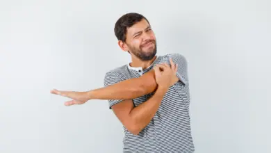 Não consigo esticar o cotovelo depois de uma queda