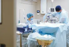 Cirurgia por vídeo em centro cirúrgico, bursectomia no ombro por artroscopia