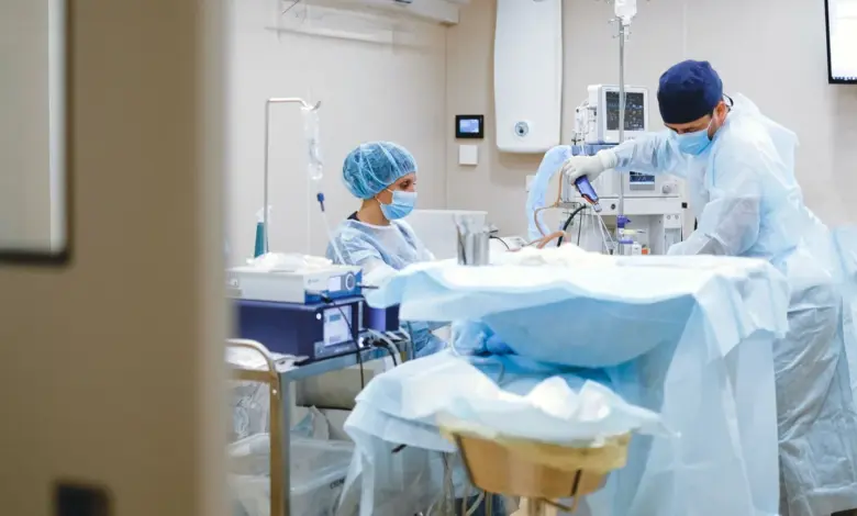 Cirurgia por vídeo em centro cirúrgico, bursectomia no ombro por artroscopia